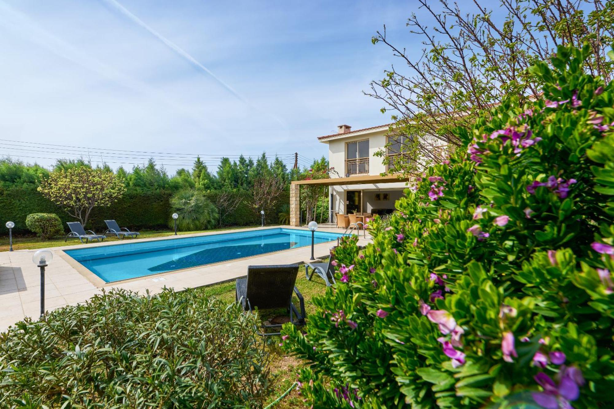 Anassa Privat Pool Near Klorakas